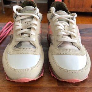 NWOT Women’s 7.5 Saucony sneakers